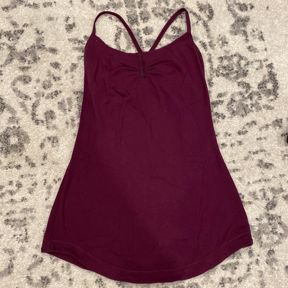 Like new Lululemon size 4 cross back top with built in shelf bra